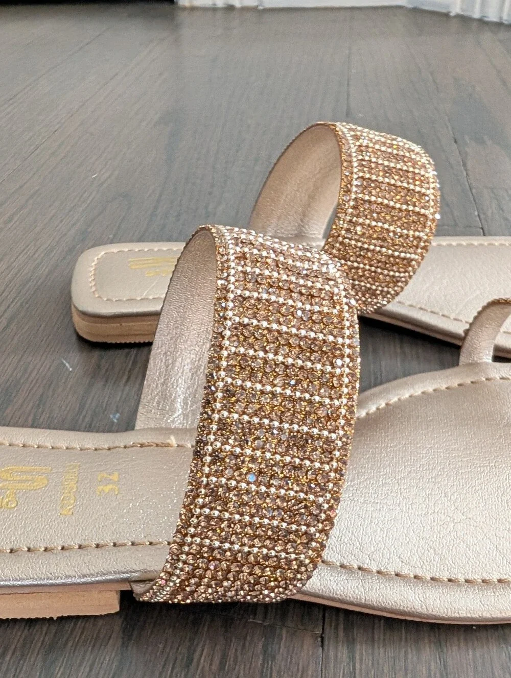 Stylo Girls Gold Rhinestone Embellished Toe Loop Sandals Size 32 / US 1 1.5